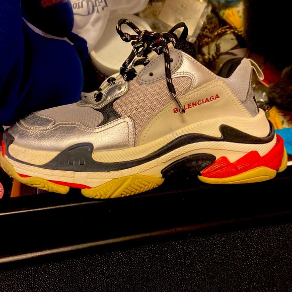 🚨 BALENCIAGA TRIPLE S. SIZE 7 Worn Twice. No box 🚨